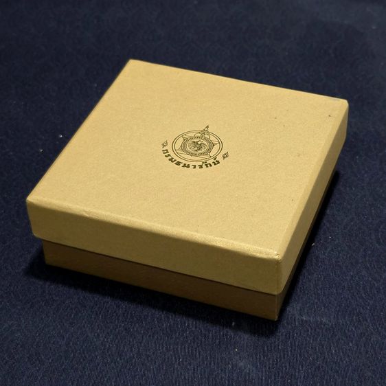 เหรียญทองคำเงา 16000 บาท (หนัก 15 กรัม) ที่ระลึกฉลองพระชนมายุ 5 รอบ เจ้าฟ้าจุฬาภรณ์ พ.ศ.2560 พร้อมกล่อง และใบเซอร์ รูปที่ 11