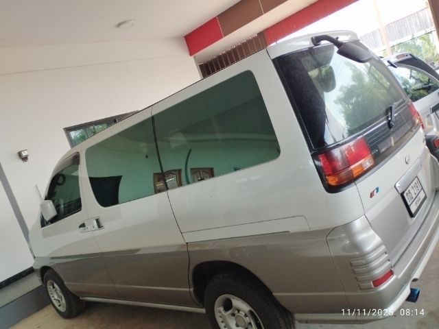 Nissan Elgrand 2003 2.5 Rider Van ดีเซล เกียร์อัตโนมัติ ขาว รูปที่ 2