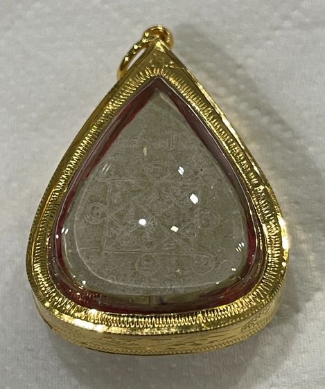 หลวงปูโต๊ะ รูปเหมือนใบโพธิ์เนื้อเกสร หลังยันต์ตรี 2523 พร้อมกรอปทองแท้มือ 1 รูปที่ 5