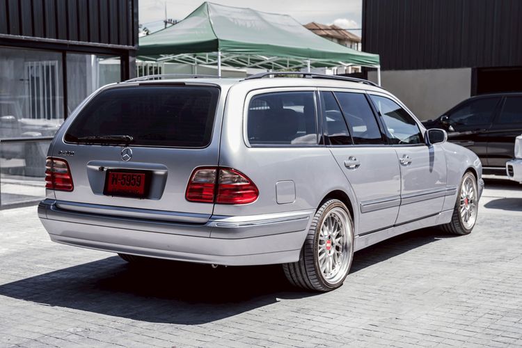 Mercedes-Benz E-Class 2002 E240 Sedan เบนซิน ไม่ติดแก๊ส เกียร์อัตโนมัติ เทา รูปที่ 4