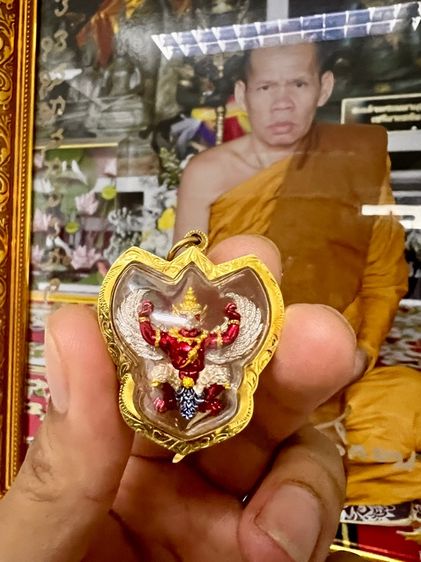 พญาครุฑพ่อท่านเขียวปกป้องคล้องภัย