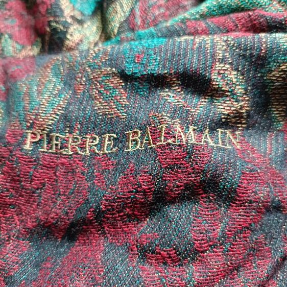 ผ้าคลุมไหล่แบรนด์เนมมือสอง