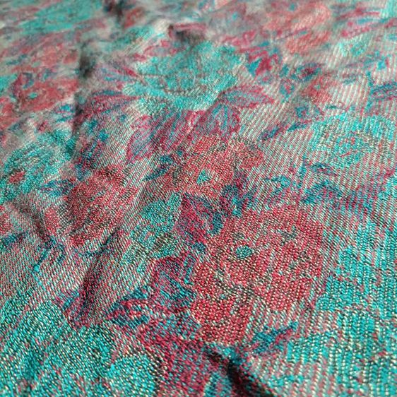 ผ้าคลุมไหล่แบรนด์เนมมือสอง รูปที่ 2