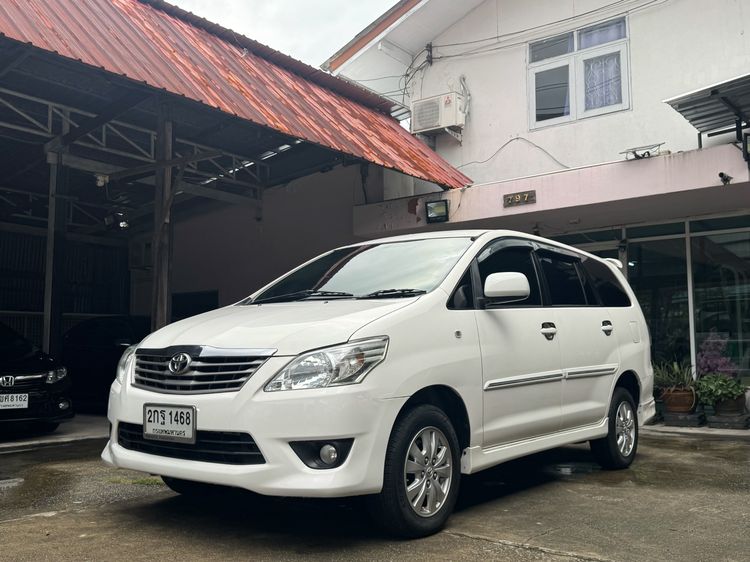 รถ Toyota Innova 2.0 G สี ขาว