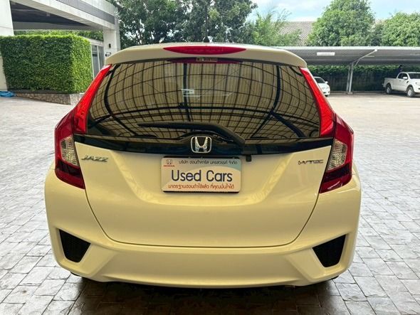 Honda Jazz 2015 1.5 S i-VTEC Sedan เบนซิน ไม่ติดแก๊ส เกียร์อัตโนมัติ ขาว รูปที่ 4
