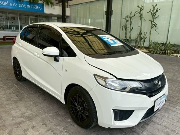 Honda Jazz 2015 1.5 S i-VTEC Sedan เบนซิน ไม่ติดแก๊ส เกียร์อัตโนมัติ ขาว รูปที่ 2