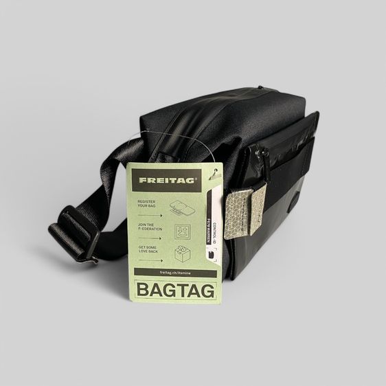 Freitag 𝐅𝟔𝟕𝟎 𝗪𝐀𝐑𝐑𝐄𝐍 𝐁𝐥𝐚𝐜𝐤 𝐂𝐑𝐎𝐒𝐒𝐁𝐎𝐃𝐘 𝐌𝐄𝐃𝐈𝐔𝐌 รูปที่ 5
