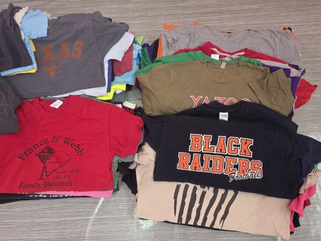 เสื้อยืด มือ2 เกรด A สภาพสวยๆ ขายเหมา 100ตัว 1,500บ.  (คละสี คละไซส์) มีส่งเก็บปลายทาง รูปที่ 4