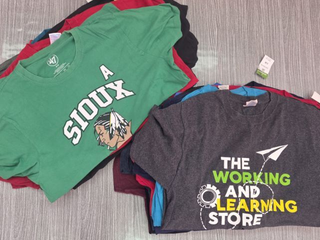 เสื้อยืด มือ2 เกรด A สภาพสวยๆ ขายเหมา 100ตัว 1,500บ.  (คละสี คละไซส์) มีส่งเก็บปลายทาง รูปที่ 6