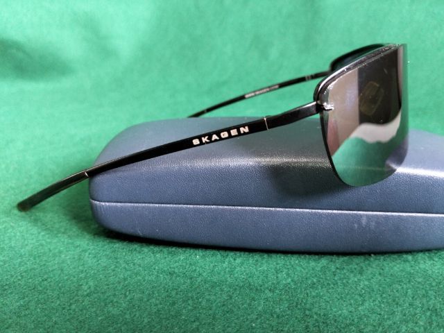 แว่นตากันแดดทรงสปอร์ต Unisex แบรนด์ Skagen รุ่น 53BLGR made in Denmark ขนาดหน้ากว้าง 13.5ซม.ความยาวของก้าน 13.5.ซม.กระจกเคลือบสองชั้นกัน UV  รูปที่ 5