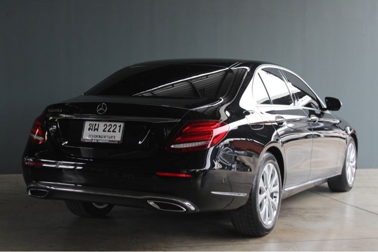 Mercedes-Benz E-Class 2017 E220 Sedan ดีเซล ไม่ติดแก๊ส เกียร์อัตโนมัติ ดำ รูปที่ 4