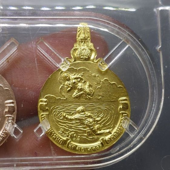 เหรียญพระมหาชนก ครบชุดทองคำ พิมพ์เล็ก (เนื้อทองคำ เนื้อนาก เนื้อเงิน) พร้อมหนังสือ ปี2542 รูปที่ 4