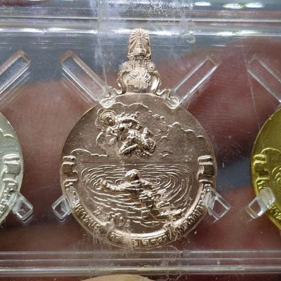 เหรียญพระมหาชนก ครบชุดทองคำ พิมพ์เล็ก (เนื้อทองคำ เนื้อนาก เนื้อเงิน) พร้อมหนังสือ ปี2542 รูปที่ 5