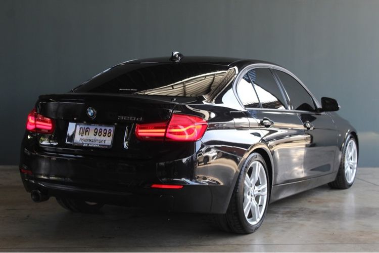 BMW Series 3 2014 320d Sedan ดีเซล ไม่ติดแก๊ส เกียร์อัตโนมัติ ดำ รูปที่ 4