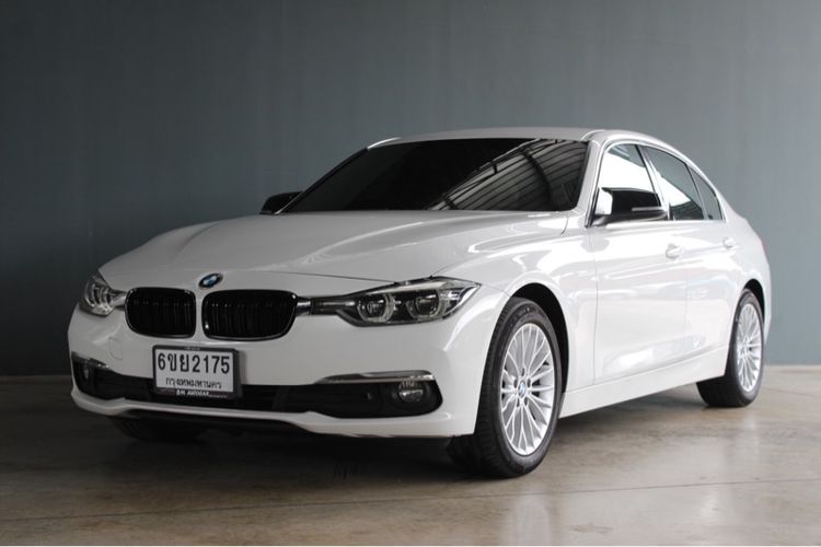 รถ BMW Series 3 320d สี ขาว