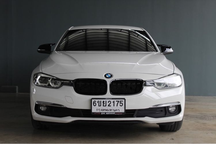 BMW Series 3 2017 320d Sedan ดีเซล ไม่ติดแก๊ส เกียร์อัตโนมัติ ขาว รูปที่ 2