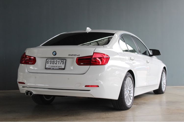 BMW Series 3 2017 320d Sedan ดีเซล ไม่ติดแก๊ส เกียร์อัตโนมัติ ขาว รูปที่ 4