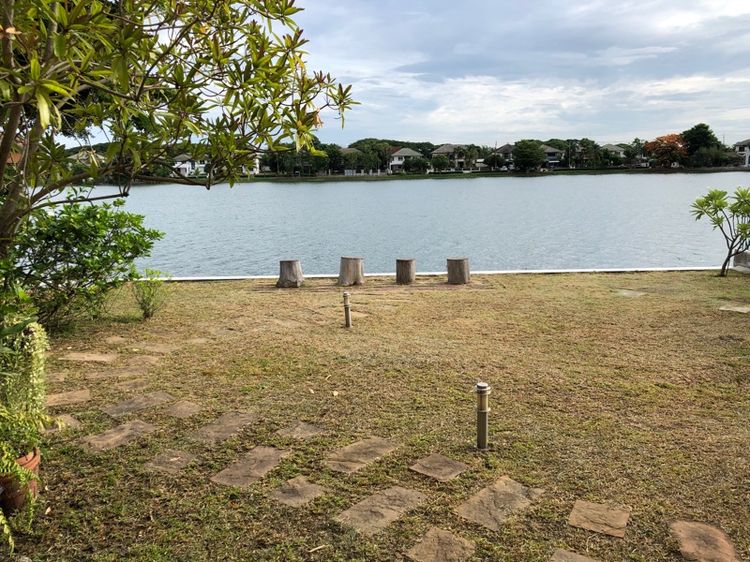 ขายบ้านเดี่ยว ตากอากาศในกรุงเทพฯ หลังบ้านติดทะเลสาปใหญ่ 90 ไร่ วิวสวยมาก บรรยากาศร่มรื่น