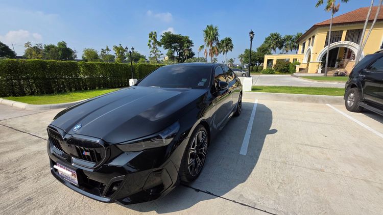 BMW Series 5 2025 530e Sedan ปลั๊กอินไฮบริด (PHEV) ไม่ติดแก๊ส เกียร์อัตโนมัติ ดำ รูปที่ 3