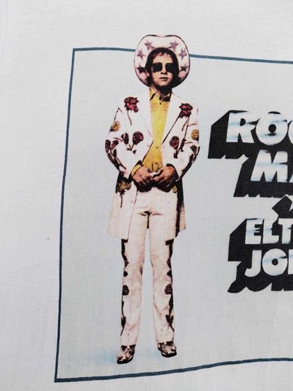 เสื้อยืด ELTON JOHN แท้ 💯 size L วัดจริงขนาด อก 21.5 ยาว 28 นิ้ว สภาพดีมาก สกีนลายสวย สีขาวจั๊ว เนื้อผ้านิ่มมาก หายากน่าสะสมครับ รูปที่ 3