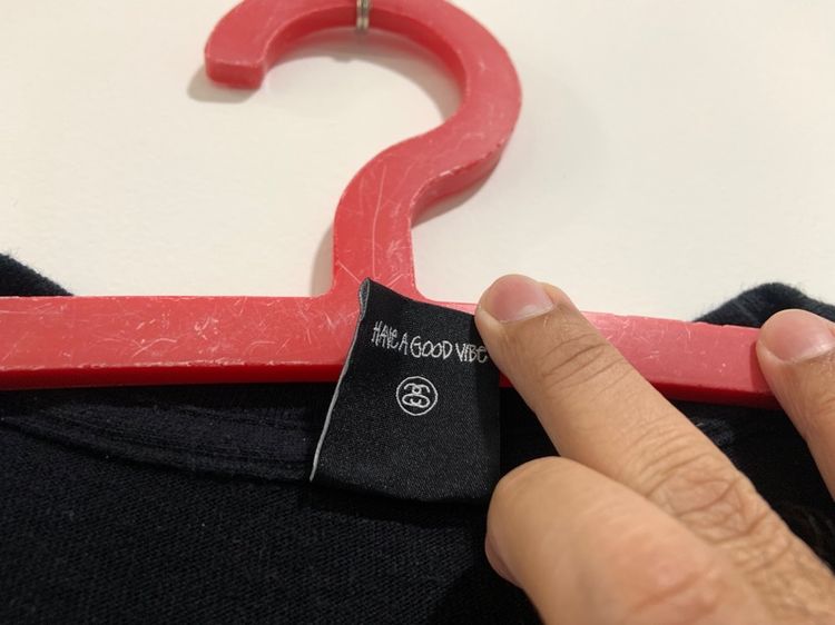 เสื้อยืด STUSSY แท้ 💯 size M วัดจริงขนาด อก 21 ยาว 28.5 นิ้ว สภาพใหม่มาก สีดำเข้ม ลายสวย เนื้อผ้านิ่มมาก หายากน่าสะสมครับ รูปที่ 4