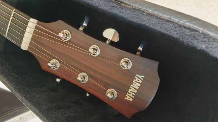 กีต้าร์โปร่ง Yamaha AC3M สวยเนียนกริ๊บ สภาพใหม่