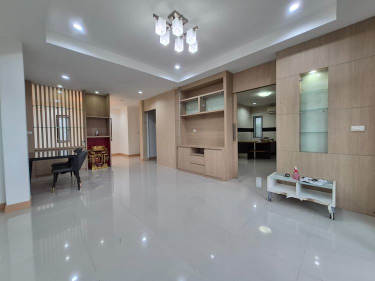 บ้านเดี่ยว 2 ชั้น สภาพดีมาก  รปภ 24 ชม. สระว่ายน้ำ สนามเด็กเล่น