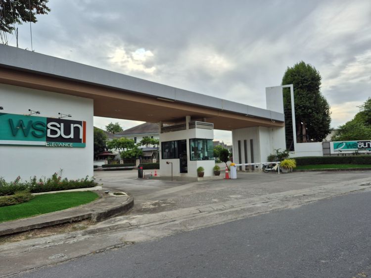 อื่นๆ ตกแต่งครบ บ้านเดี่ยว 2 ชั้น สภาพดีมาก  รปภ 24 ชม. สระว่ายน้ำ สนามเด็กเล่น รูปที่ 2