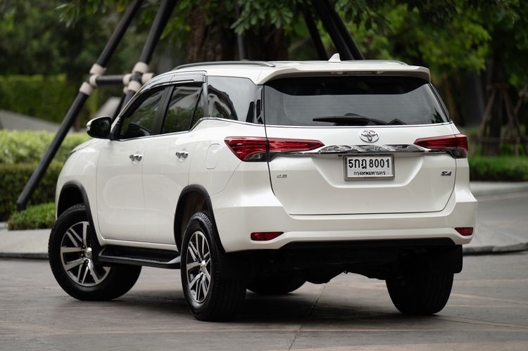 Toyota Fortuner 2016 2.8 V 4WD Utility-car ดีเซล ไม่ติดแก๊ส เกียร์อัตโนมัติ ขาว รูปที่ 3
