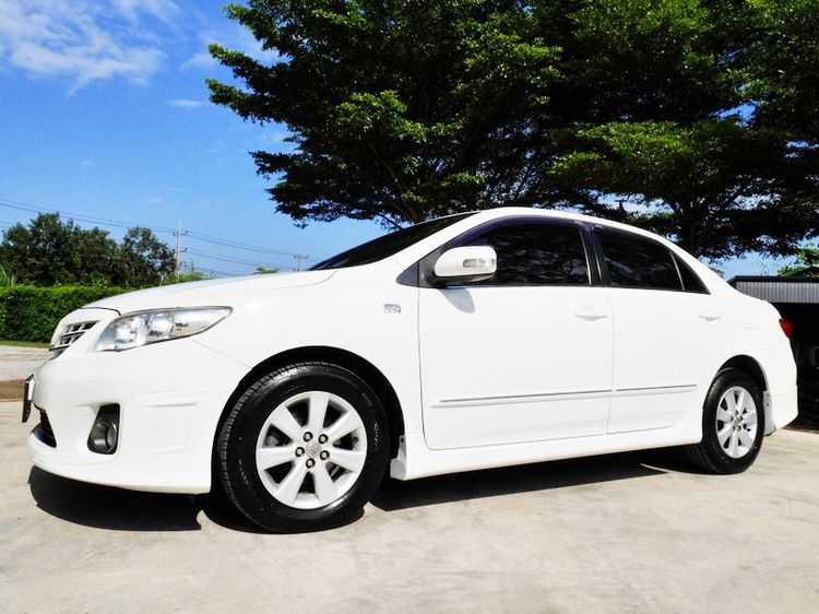 รถ Toyota Altis 1.6 E สี ขาว