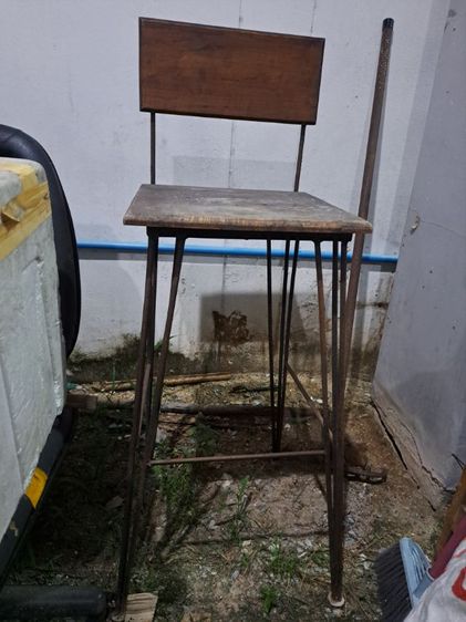 เก้าอี้เหล็กสูง