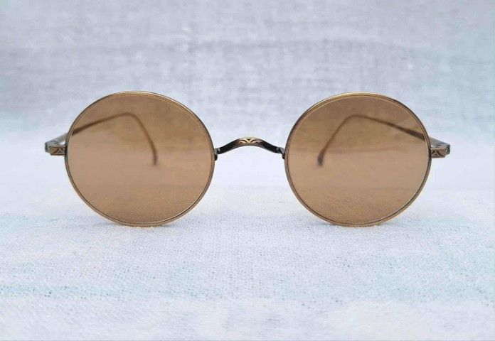 1 ในแว่นตาแฮนด์คราฟท์ที่ดีที่สุดของเมืองซาบาเอะ DIGNA by PARIS MIKI Inc โมเดลคลาสสิก–หยดน้ำกลม–จอห์น เลนนอน กรอบแกะลาย ประณีต วิจิตร เลนส์กระจกคริสตัลญี่ปุ่น FLYING HORUS สีน้ำตาล–ตอร์ติญ่า...Authentic DIGNA handcrafted in Sabae, Japan รูปที่ 9