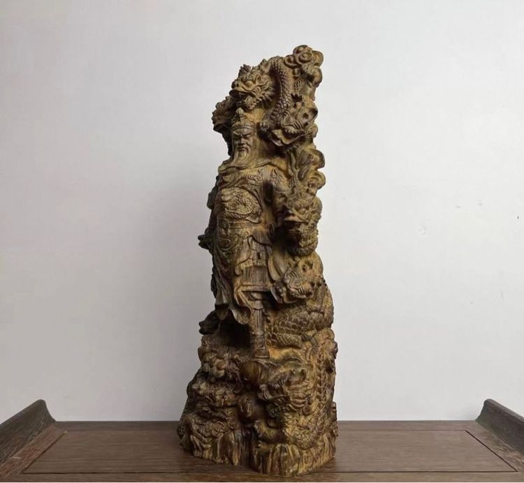 ☯️ไม้กฤษณาแกะสลักรูปมังกรเก้าตัว โอบล้อมกวนกง เครื่องประดับกวน รูปที่ 2