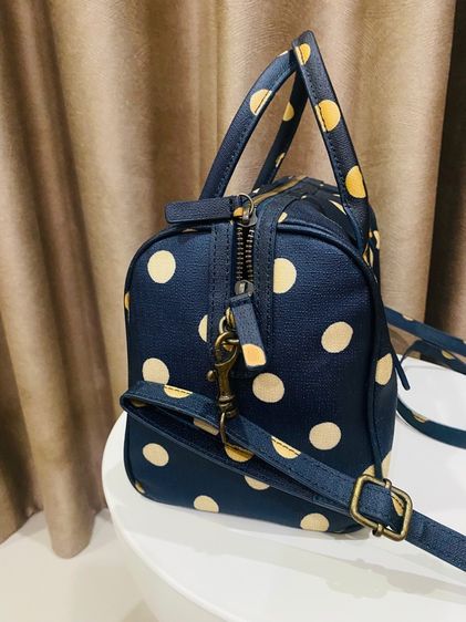 Sold out Cath Kidston Bowler Crossbody กระเป๋าทรงบอสตัน โบลเลอร์ ลายจุดน้ำเงินครีม (Navy  Ivory Polka Dot) รูปที่ 4