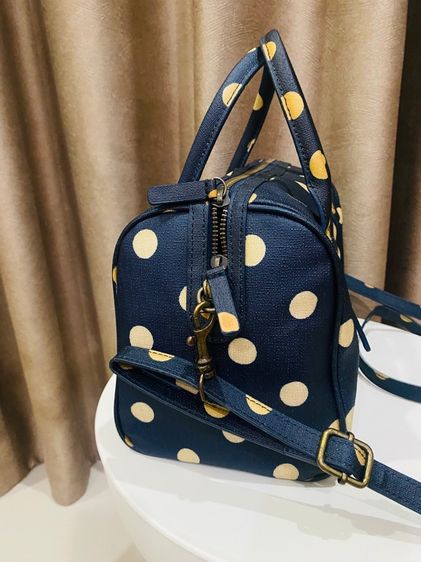 Sold out Cath Kidston Bowler Crossbody กระเป๋าทรงบอสตัน โบลเลอร์ ลายจุดน้ำเงินครีม (Navy  Ivory Polka Dot) รูปที่ 3