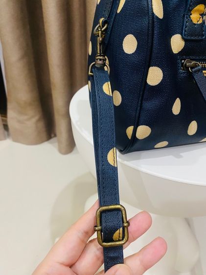 Sold out Cath Kidston Bowler Crossbody กระเป๋าทรงบอสตัน โบลเลอร์ ลายจุดน้ำเงินครีม (Navy  Ivory Polka Dot) รูปที่ 15