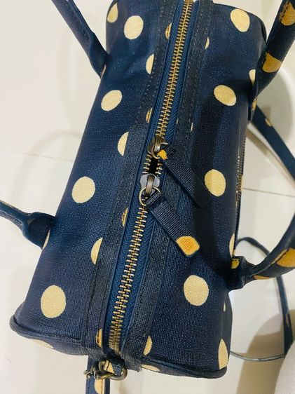 Sold out Cath Kidston Bowler Crossbody กระเป๋าทรงบอสตัน โบลเลอร์ ลายจุดน้ำเงินครีม (Navy  Ivory Polka Dot) รูปที่ 12