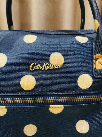 Sold out Cath Kidston Bowler Crossbody กระเป๋าทรงบอสตัน โบลเลอร์ ลายจุดน้ำเงินครีม (Navy  Ivory Polka Dot) รูปที่ 9