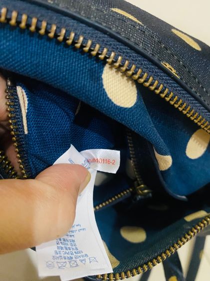 Sold out Cath Kidston Bowler Crossbody กระเป๋าทรงบอสตัน โบลเลอร์ ลายจุดน้ำเงินครีม (Navy  Ivory Polka Dot) รูปที่ 11