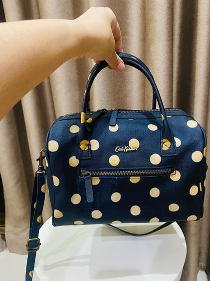 Sold out Cath Kidston Bowler Crossbody กระเป๋าทรงบอสตัน โบลเลอร์ ลายจุดน้ำเงินครีม (Navy  Ivory Polka Dot) รูปที่ 13