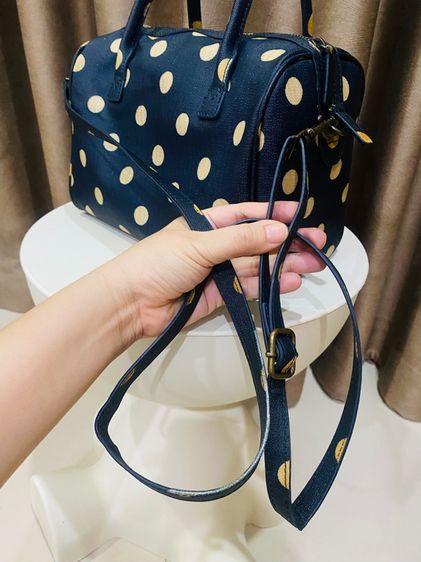 Sold out Cath Kidston Bowler Crossbody กระเป๋าทรงบอสตัน โบลเลอร์ ลายจุดน้ำเงินครีม (Navy  Ivory Polka Dot) รูปที่ 10