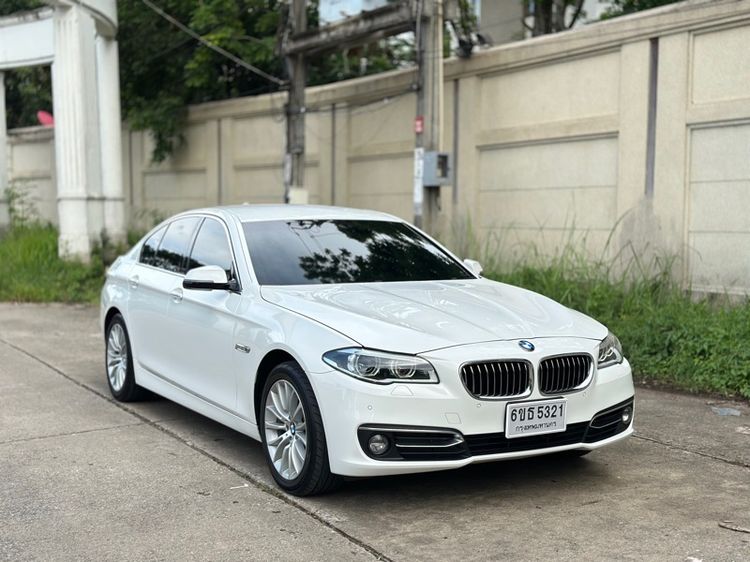 BMW Series 5 2016 528i Sedan เบนซิน เกียร์อัตโนมัติ ขาว รูปที่ 2
