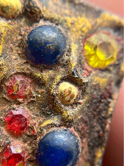 พระสมเด็จวังหน้าพิมพ์พิเศษประดับพลอย ลงรักปิดทอง ฝังตัวนะ หน้าหลัง  รูปที่ 7