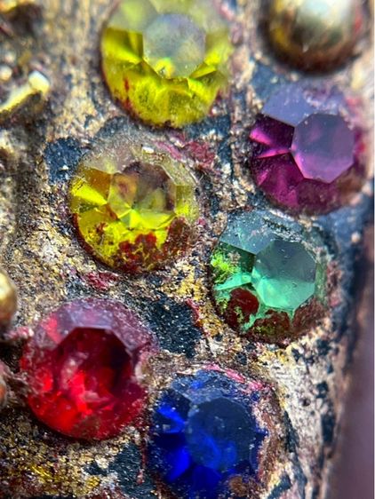 พระสมเด็จวังหน้าพิมพ์พิเศษประดับพลอย ลงรักปิดทอง ฝังตัวนะ หน้าหลัง  รูปที่ 17