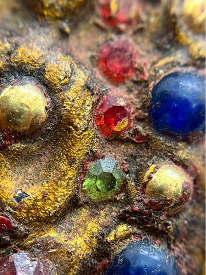 พระสมเด็จวังหน้าพิมพ์พิเศษประดับพลอย ลงรักปิดทอง ฝังตัวนะ หน้าหลัง  รูปที่ 8