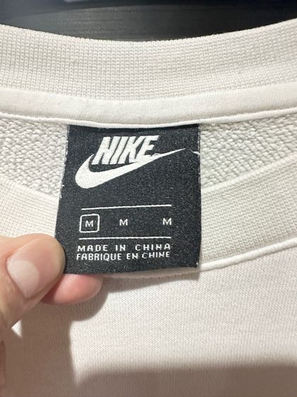 เสื้อสเว็ตเตอร์สีขาวแถบปัก แบรนด์ Nike Embroidered Centre Swoosh side tape sweatshirt  รูปที่ 6
