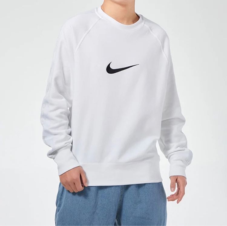 เสื้อสเว็ตเตอร์สีขาวแถบปัก แบรนด์ Nike Embroidered Centre Swoosh side tape sweatshirt  รูปที่ 4