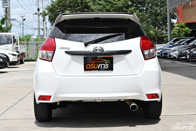 Toyota Yaris 2015 1.2 J Sedan เบนซิน ไม่ติดแก๊ส เกียร์อัตโนมัติ ขาว รูปที่ 4