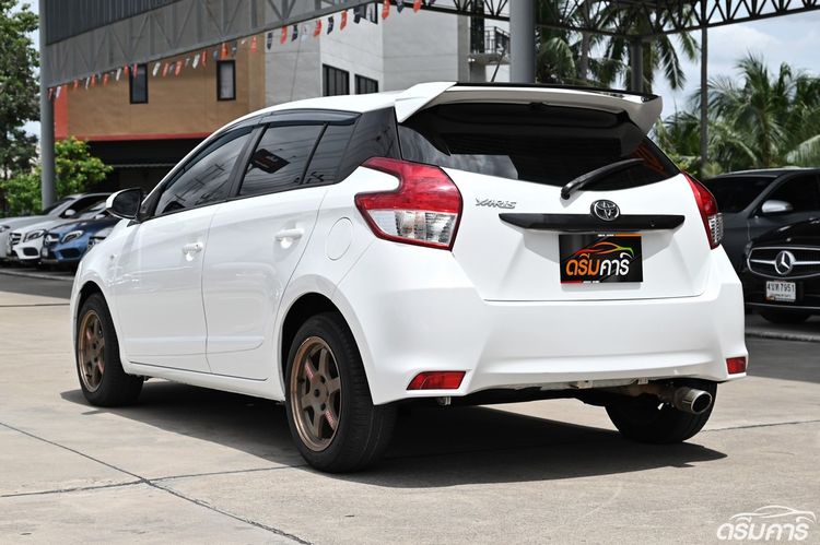 Toyota Yaris 2015 1.2 J Sedan เบนซิน ไม่ติดแก๊ส เกียร์อัตโนมัติ ขาว รูปที่ 3
