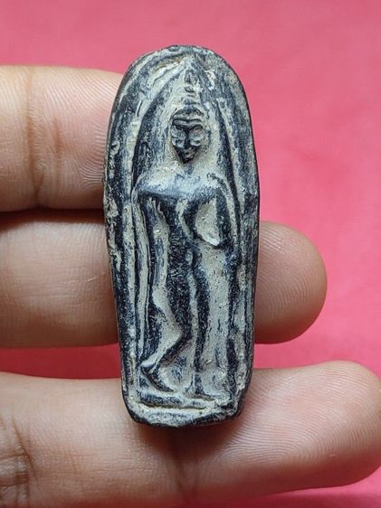 พระลีลาเม็ดขนุน เนื้อดำ